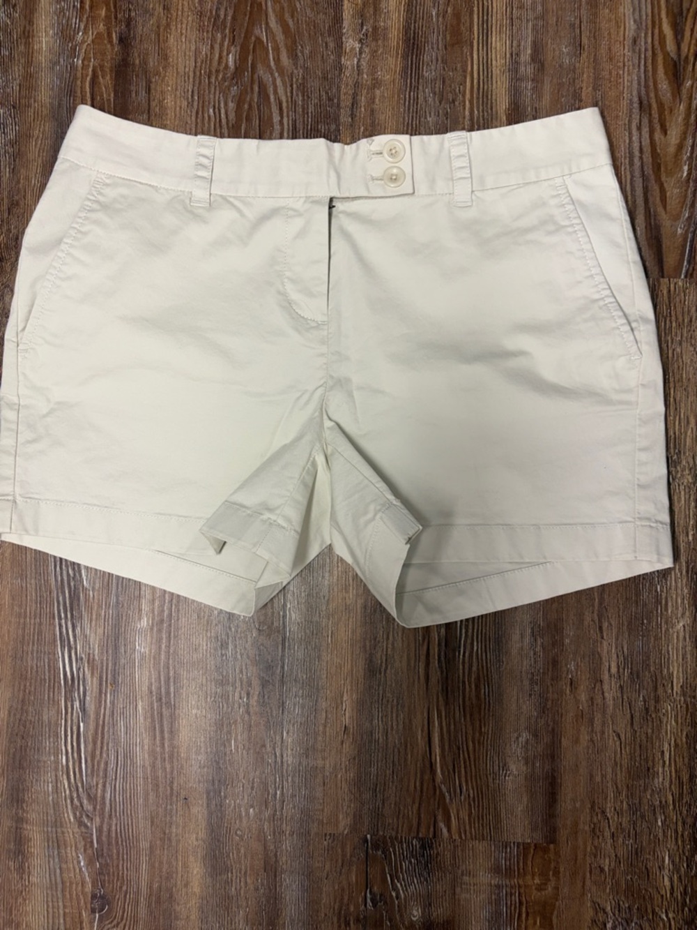 Vineyard Vines Women's Cream Twill Bermuda Shorts Size 4